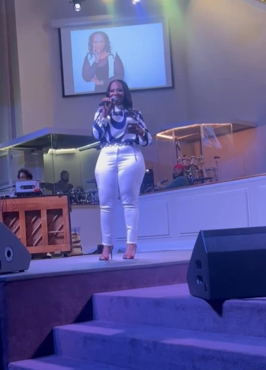 6d2dbf40-c837-4ab0-b76f-cf18c3ed55ef